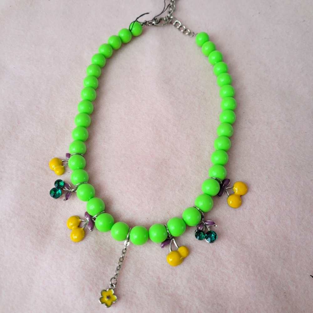 Women Green Bead Necklace with Charm Size OS - Picture 3 of 5